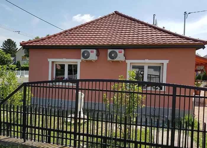 Rajmund Vendeghaz Casa de Férias Balatonkeresztúr